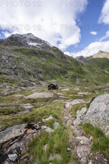Elberfelderhütte mountain hut in the upper Gössnitztal valley, Wiener Höhenweg, Schober group, Hohe Tauern National Park, Carinthia, Austria