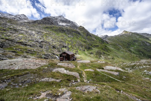 Elberfelderhütte mountain hut in the upper Gössnitztal valley, Wiener Höhenweg, Schober group, Hohe Tauern National Park, Carinthia, Austria