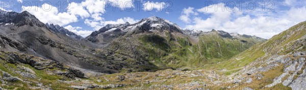 View of mountain landscape in the upper Gössnitz valley, mountain peak Roter Knopf, Wiener Höhenweg, Schober group, Hohe Tauern National Park, Carinthia, Austria