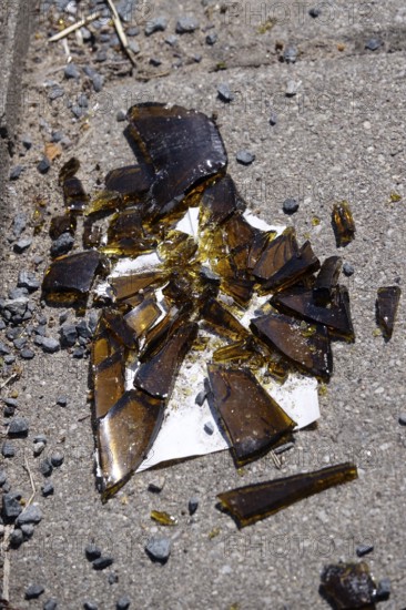 Risk of injury from a discarded glass bottle, Germany