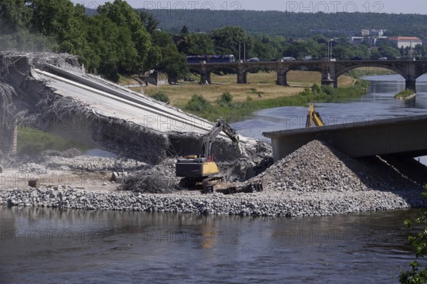 Demolition of the Carola Bridge on 13 June 2025, Dresden, Saxony, Germany