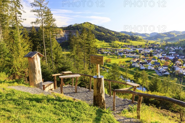 Bollenbacher Bierbänkle picnic area with a view of Steinach im Kinzigtal, Black Forest, Baden-Württemberg, Germany