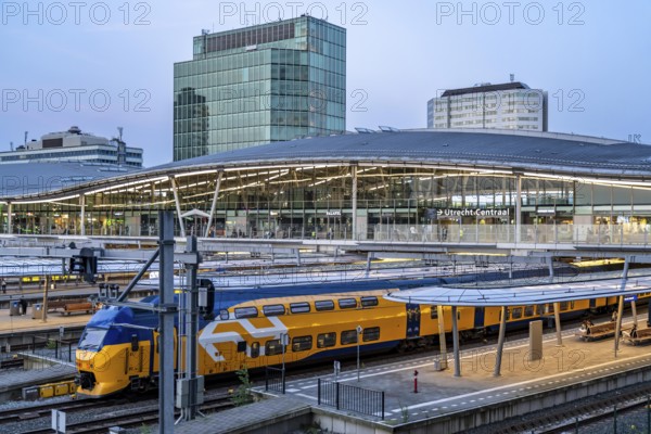 The central station Utrecht Centraal, at the shopping centre Hoog Catharijne and station concourse, roof, in the city centre, trains of the Nederlandse Spoorwegen N.V. state railway company, Netherlands