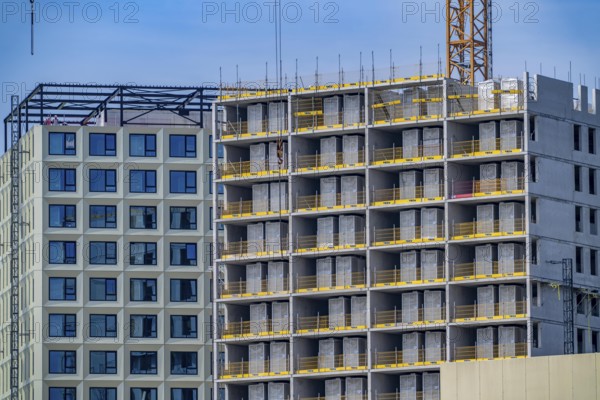 Construction of over 920 student flats at Cambridgelaan in the Science Park, University of Utrecht, High Five building, modular construction, all components, including the interior fittings with wet room, are prefabricated and assembled just in time on site, 20% cost savings and 50% shorter construction time, Netherlands