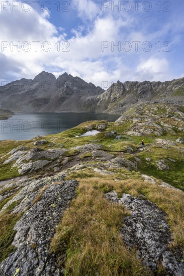 Mountain landscape with mountain lake Wangenitzsee, Wiener Höhenweg, Schober group, Hohe Tauern National Park, Carinthia, Austria