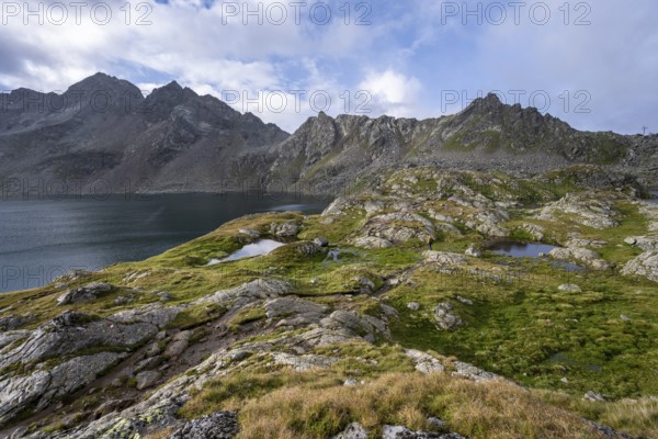 Mountain landscape with mountain lake Wangenitzsee, Wiener Höhenweg, Schober group, Hohe Tauern National Park, Carinthia, Austria