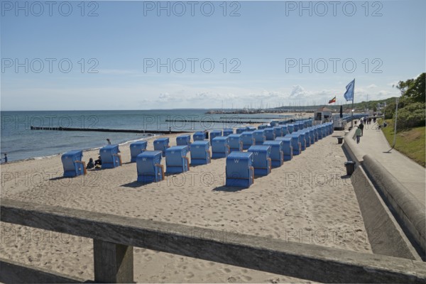 Pier, beach, beach chairs, Kühlunsborn Ost, Baltic Sea, Baltic Sea resort, Kühlungsborn, Rostock district, Mecklenburg-Western Pomerania, Germany