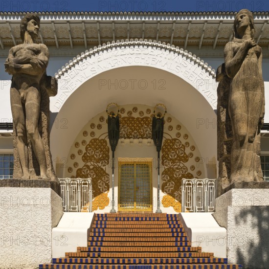 Colossal figures Man and Woman by Ludwig Habich at the Ernst Ludwig House, Mathildenhöhe, UNESCO World Heritage Site, Darmstadt, Hesse, Germany