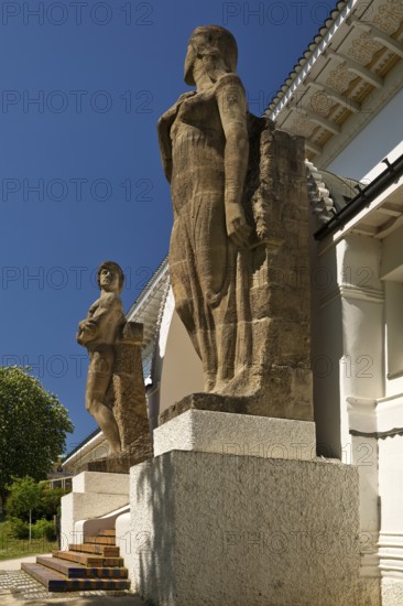 Colossal figures Man and Woman by Ludwig Habich at the Ernst Ludwig House, Mathildenhöhe, UNESCO World Heritage Site, Darmstadt, Hesse, Germany