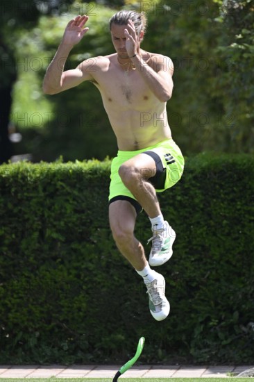 Training, warm-up, Alexander Zverev GER, upper body naked, tennis, ATP 250, BOSS Open 2025, Stuttgart, Baden-Württemberg, Germany