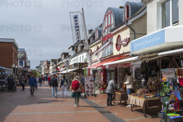 Pedestrian zone, Alleestraße, People, Shops, Büsum, North Sea, Schleswig-Holstein, Germany