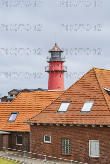 Lighthouse, houses in the foreground, Büsum, North Sea, Schleswig-Holstein, Germany