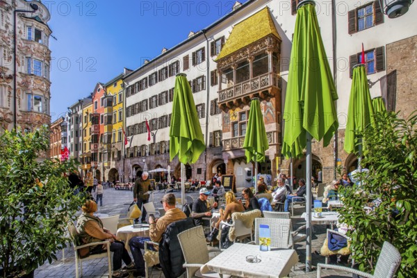 Street café on Herzog-Friedrich-Strasse in the historic city centre with the Golden Roof, Innsbruck, Inntal, Tyrolean Alps, Tyrol, Austria