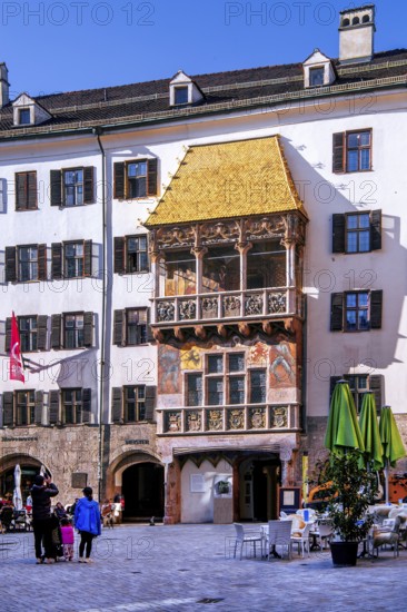 Herzog-Friedrich-Strasse in the historic city centre with the Golden Roof, Innsbruck, Inntal, Tyrolean Alps, Tyrol, Austria