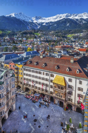 Herzog-Friedrich-Strasse in the historic city centre with the Golden Roof in front of the North Chain of the Karwendel Mountains, Innsbruck, Inntal, Tyrolean Alps, Tyrol, Austria