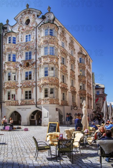 Street café in front of the historic Helblinghaus on Herzog-Friedrich-Strasse in the historic city centre, Innsbruck, Inntal, Tyrolean Alps, Tyrol, Austria