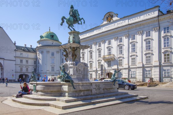 Leopoldsbrunnen in front of the Hofburg Imperial Palace in the historic city centre, Innsbruck, Inntal, Tyrolean Alps, Tyrol, Austria