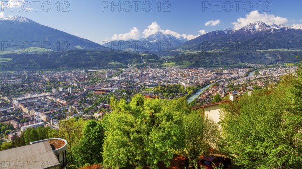City view with the Inn river in front of Patscherkofel 2246m and Serles 2717m, Innsbruck, Inntal, Tyrolean Alps, Tyrol, Austria