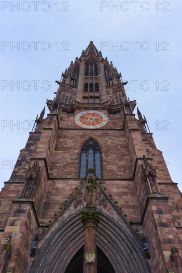 Freiburg Minster, Gothic church tower made of red stone with sculptures and a clock, Freiburg im Breisgau, Black Forest, Baden-Württemberg, Germany