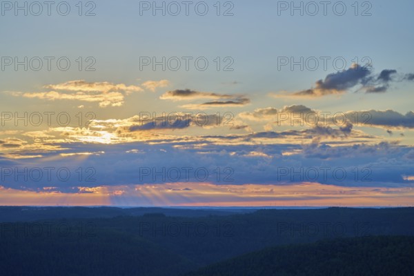 Morning sky with coloured clouds and rays of light over the landscape, Katzenbuckel, Waldbrunn, Neckar-Odenwald-Kreis, Odenwald, Baden-Württemberg, Germany