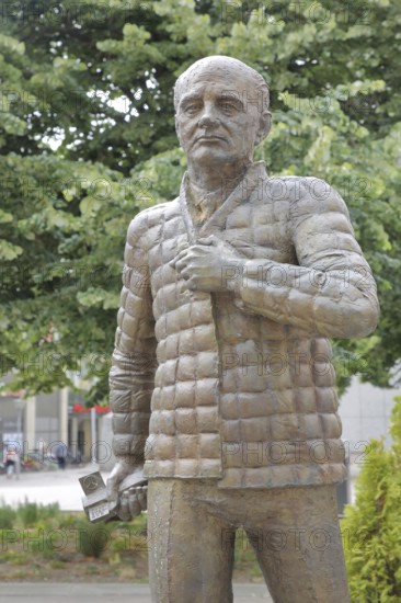Sculpture Mikhail Gorbachev by Bernd Göbel 2020, monument, Russian president, politician, Platz der Deutschen Einheit, Dessau, Dessau-Roßlau, Saxony-Anhalt, Germany