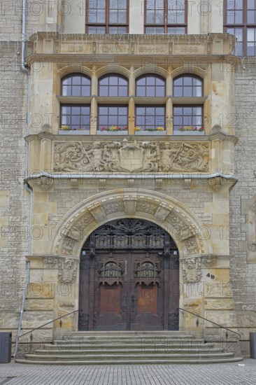 Portal with city coat of arms, town hall built in 1901, decorations, windows, Dessau, Dessau-Roßlau, Saxony-Anhalt, Germany