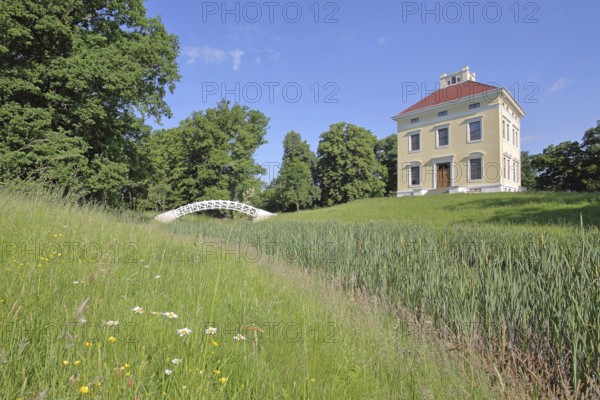 UNESCO Luisium, classicist palace with arched bridge, pond, reeds, idyll, Dessau-Wörlitz Garden Kingdom, Dessau, Dessau-Roßlau, Saxony-Anhalt, Germany