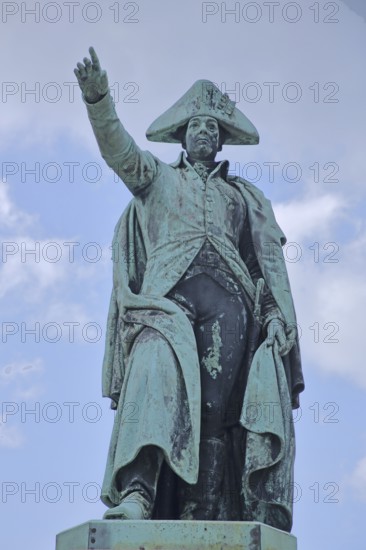 Monument to Prince and Duke Leopold III Friedrich Franz von Anhalt-Dessau, uniform, hat, arms, high, top, gesture, index finger, hand, cut out, Dessau, Dessau-Roßlau, Saxony-Anhalt, Germany