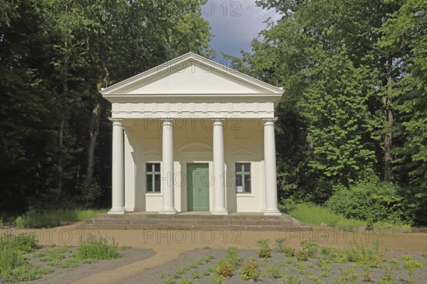 UNESCO Georgium, classical flower garden house with columns, temple, Dessau-Wörlitz Garden Kingdom, Dessau, Dessau-Roßlau, Saxony-Anhalt, Germany