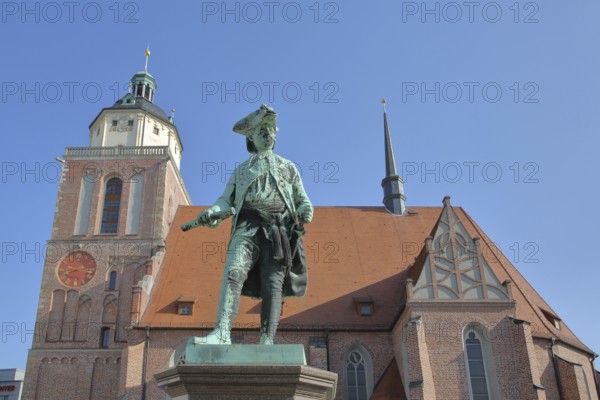 Gothic St Mary's Church and monument to Field Marshal Leopold I, scroll, marshal, general, Schlossplatz, Dessau, Dessau-Roßlau, Saxony-Anhalt, Germany