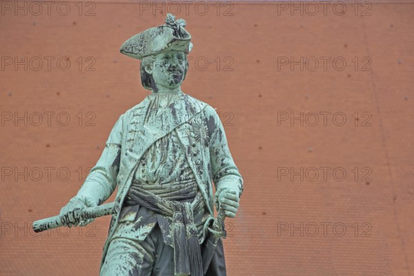Monument to Prince and Field Marshal Leopold I, inscription, marshal, general, uniform, scroll, sword, sculpture, verdigris, free-standing, Schlossplatz, Dessau, Dessau-Roßlau, Saxony-Anhalt, Germany