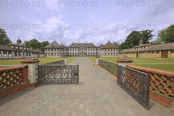 Entrance with decorated metal door to the baroque castle, wrought ironwork, decorations, garden door, Tor tor, Oranienbaum, Dessau-Wörlitz Garden Kingdom, Oranienbaum-Wörlitz, Saxony-Anhalt, Germany