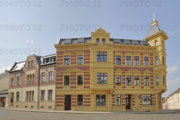 Historic residential building with ornaments and bay windows, villa, Schlossstraße, Bernburg, Saxony-Anhalt, Germany