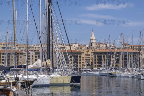 Sailing boats anchored in the Old Harbour, Marseille, Départements Bouches-du-Rhône, Provence-Alpes-Côte d'Azur region, France