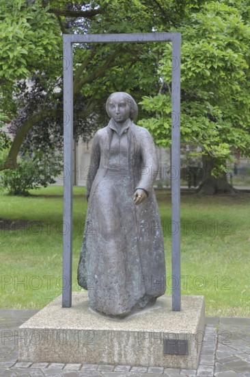 Monument to Katharina von Bora, woman of Martin Luther, sculpture, Augusteum, Luther House, Luther city Wittenberg, Fläming, Saxony-Anhalt, Germany
