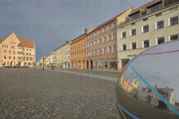 Historic houses with mood lighting on the market square, metal sphere with reflection, Cranachhof, Cranach-Hof, Cranach-Höfe, stainless steel, shiny, Luther city Wittenberg, Fläming, Saxony-Anhalt, Germany