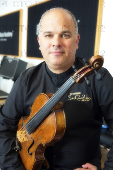 Peter Barsony (violist), Ensemble SineQuaNon Berlin, rehearsal for the concert on 15 June 2025 at concert hall Am Gendarmenmarkt, Music Academy, Berlin, 13 June 2025