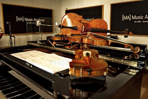 Instruments by Massimo Guidetti (pianist), Pierluigi Ruggiero (cellist and artistic director), Sebestyen Sztathatosz (violinist), Zoltan Banfalvi (violinist), Peter Barsony (violist), Ensemble SineQuaNon Berlin, rehearsal, Music Academy, Berlin, 13.06.2025