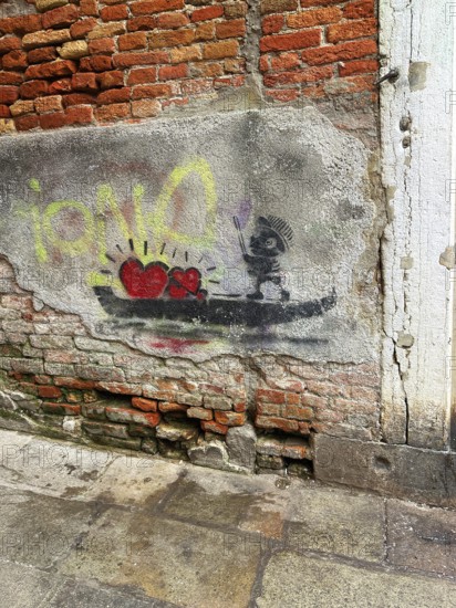 Wall painting shows a gondola with two hearts, theme love, lagoon city Venice, Veneto, Italy