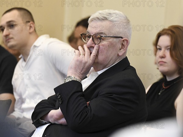 Former Foreign Minister Joschka fisherman during a discussion with Viadrina students. The occasion was a meeting to mark Poland's 20th anniversary of joining the EU between Foreign Minister Annalena Bärbock and her Polish counterpart, Foreign Minister Radoslaw Sikorski, who answered questions from international students at Viadrina University Frankfurt / Oder. The two had previously visited the Collegium Polonicum in Slubice together and crossed the Oder Bridge on foot. Former Polish Prime Minister Wlodzimierz Cimoszewicz was also in the audience