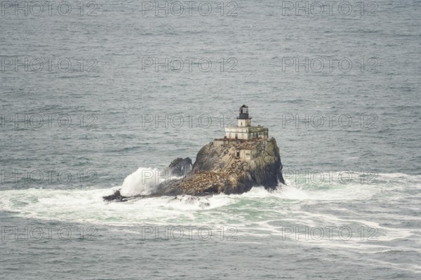 Tillamook Rock Light Lighthouse in strong surf, Terrible Tilly, Oregon, USA, North America