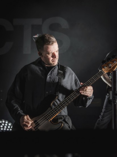 Bass player Alex Ali Dino Dean from Architects live on European Tour 2026 in the Berlin Velodrome on 22.01.2026