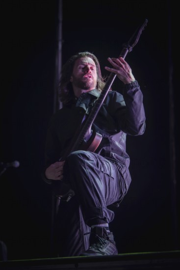 Guitarist Adam Christianson from Architects live on European Tour 2026 in the Berlin Velodrom on 22.01.2026