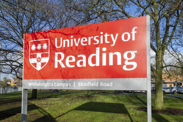University of Reading sign, Shinfield Road Whiteknights Campus, Reading, Berkshire, England, UK