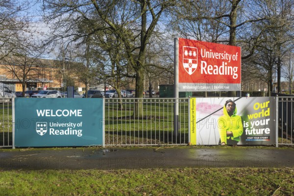 University of Reading welcome sign, Shinfield Road Whiteknights Campus, Reading, Berkshire, England, UK