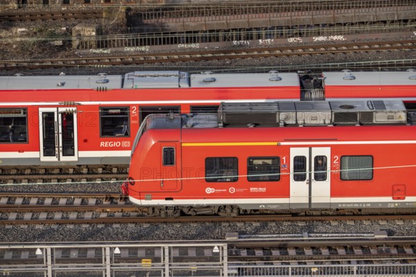 Train on the line, platform tracks in front of Cologne-Messe/Deutz station, S-Bahn, North Rhine-Westphalia, Germany