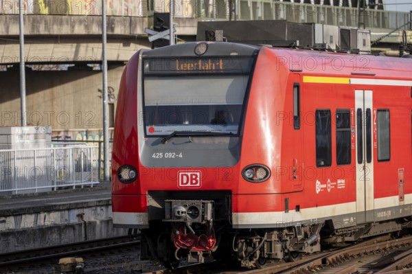 Train on the line, platform tracks in front of Cologne-Messe/Deutz station, S-Bahn, empty journey North Rhine-Westphalia, Germany