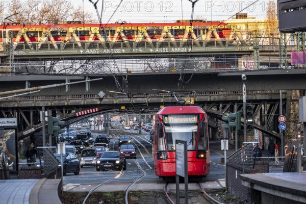 Regional train on the line, railway bridge over Deutz-Mülheimer-Straße, more than 10 tracks crosses the road on 6 bridge structures, tram, platform tracks in front of Cologne-Messe/Deutz station, North Rhine-Westphalia, Germany