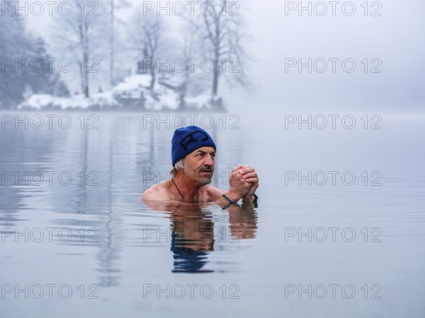 Man with cap, 55, ice bathing, including winter bathing in Königssee, Schönau am Königssee, Berchtesgadener Land, Upper Bavaria, Bavaria, Germany