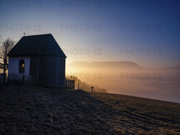 Chapel above high fog at sunrise, Untersberg in the back, Högl, Anger, Berchtesgadener Land, Upper Bavaria, Bavaria, Germany